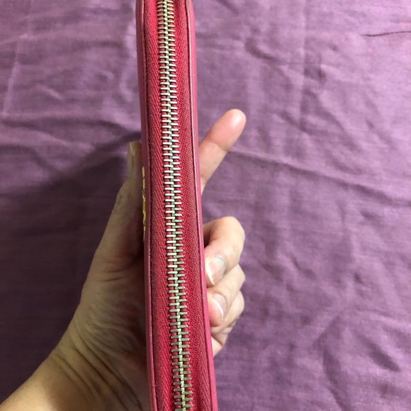 SOLD❤️Authentic Prada Saffiano Leather Zip Wallet - Picture 5 of 14